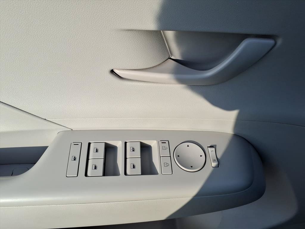 Used 2024 Hyundai Kona SEL FWD image 19