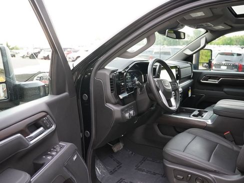 Used 2025 GMC Sierra 3500 SLT w/ SLT Premium Package AWD/4WD image 15