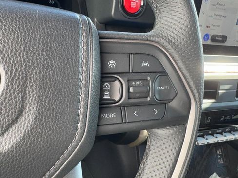 Used 2025 Toyota Tacoma 4x4 Double Cab image 17