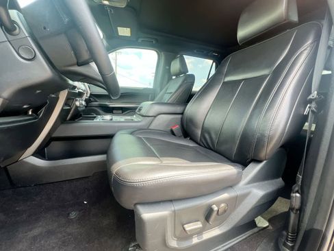 Used 2021 Ford Expedition Max XLT RWD image 16