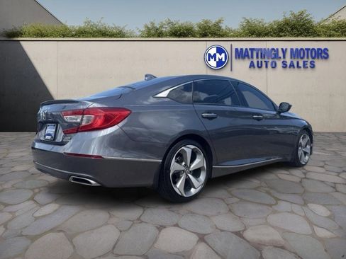 Used 2018 Honda Accord Touring image 3