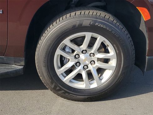 Used 2023 Chevrolet Suburban LT image 5