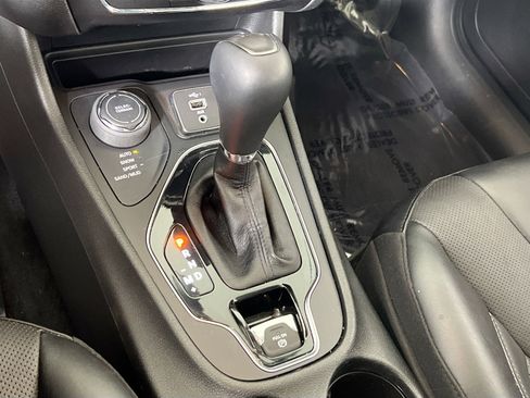 Used 2022 Jeep Cherokee Limited image 16