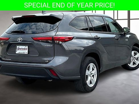 Used 2021 Toyota Highlander LE image 6