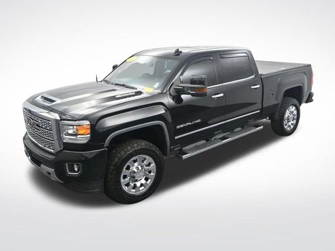 Used 2019 GMC Sierra 2500 Denali w/ Duramax Plus Package AWD/4WD image 22