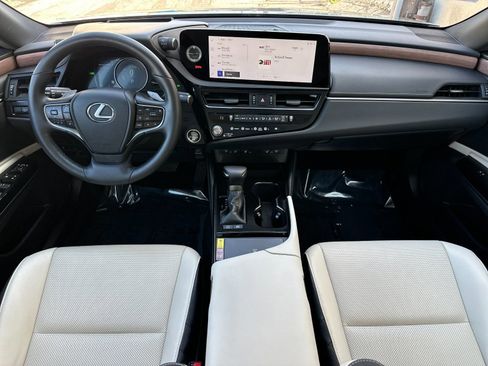 Used 2025 Lexus ES 300h w/ Premium Package image 15