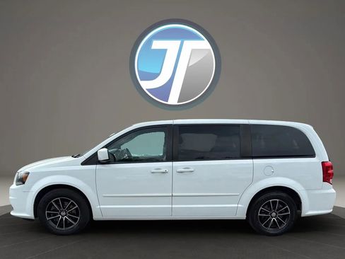 Used 2015 Dodge Grand Caravan R/T image 15
