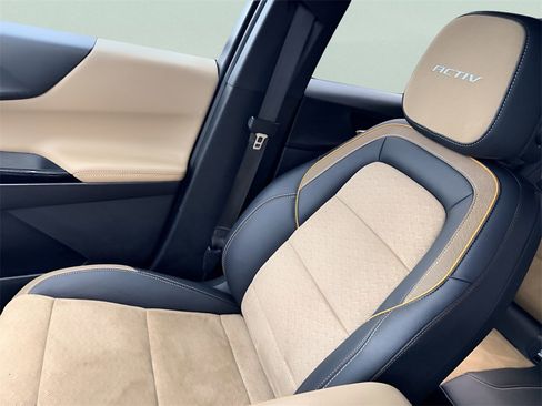 Used 2025 Chevrolet Equinox ACTIV w/ Safety and Technology Package image 28