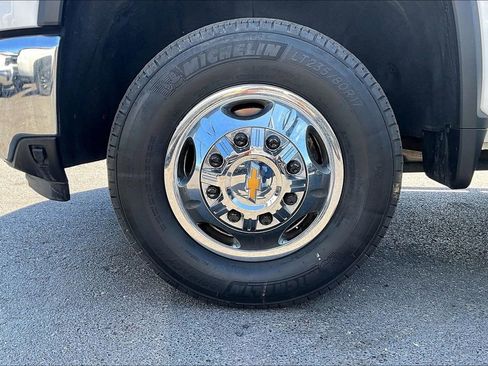 Used 2024 Chevrolet Silverado 3500 LT w/ Convenience Package AWD/4WD image 2