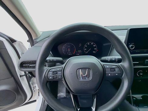 Used 2023 Honda HR-V LX image 11
