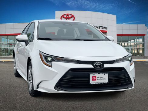 Certified 2025 Toyota Corolla LE FWD image 1