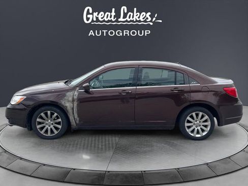 Used 2013 Chrysler 200 Touring FWD image 2