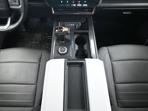 Used 2025 GMC Hummer EV 2X image 30