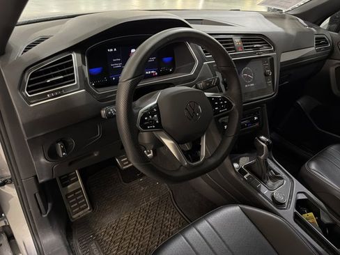 Certified 2024 Volkswagen Tiguan SE R-Line AWD/4WD image 9