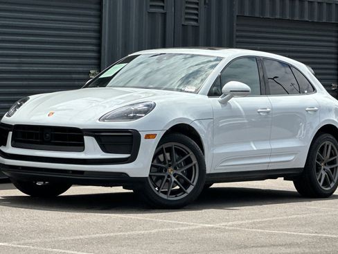 Used 2026 Porsche Macan AWD/4WD image 1