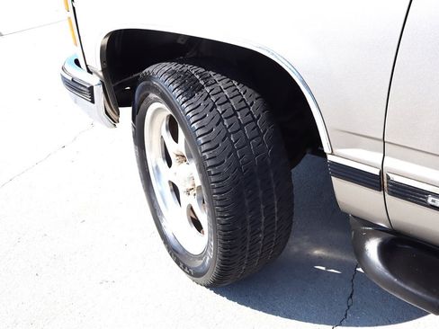 Used 1999 GMC Yukon 4WD 4-Door w/ Marketing Opt Pkg 5 image 10