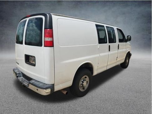 Used 2017 Chevrolet Express 2500 RWD image 10