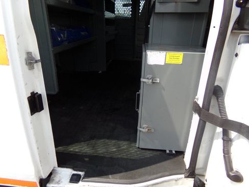 Used 2015 Chevrolet Express 2500 image 8