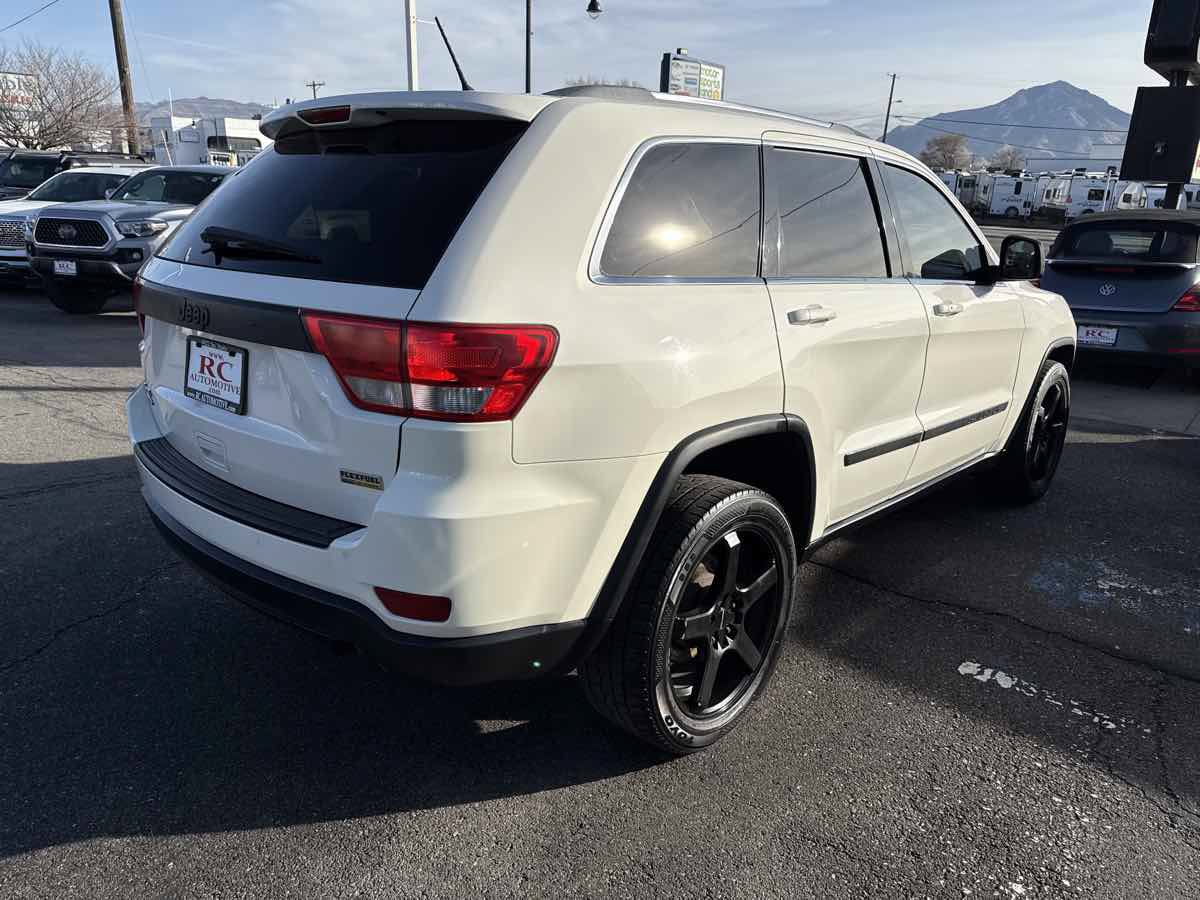 Used 2012 Jeep Grand Cherokee Laredo w/ Laredo E Group AWD/4WD image 6