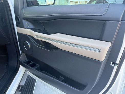 Used 2024 Ford Expedition Limited AWD/4WD image 22