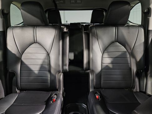 Used 2024 Toyota Highlander XLE image 13