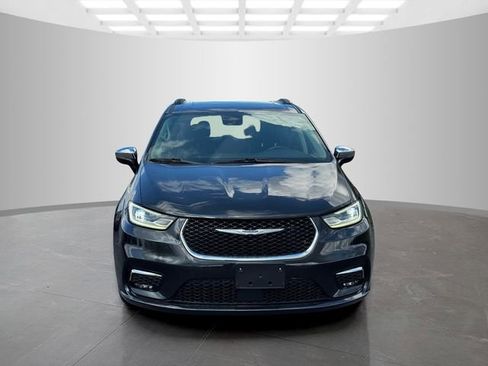 Used 2023 Chrysler Pacifica Limited FWD image 2