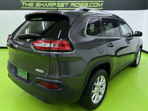 Used 2018 Jeep Cherokee Latitude Plus w/ Cold Weather Group FWD image 10