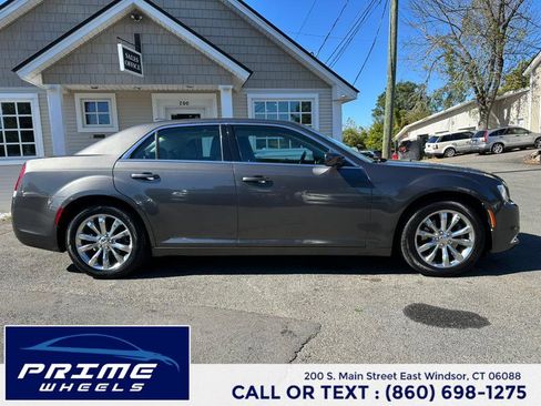 Used 2017 Chrysler 300 Limited w/ Value Package image 8