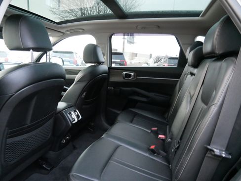 Used 2022 Kia Sorento S w/ Panoramic Sunroof Package AWD/4WD image 10