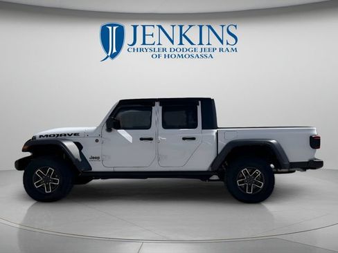 Used 2025 Jeep Gladiator Mojave w/ Convenience Group AWD/4WD image 10