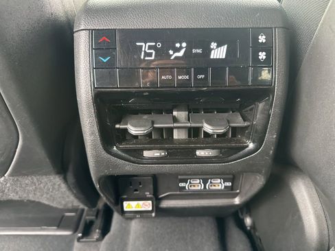 Used 2024 Jeep Grand Cherokee L Laredo image 20