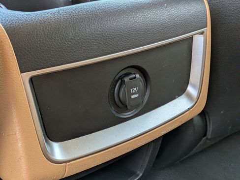 Used 2022 Kia Carnival LX FWD image 16