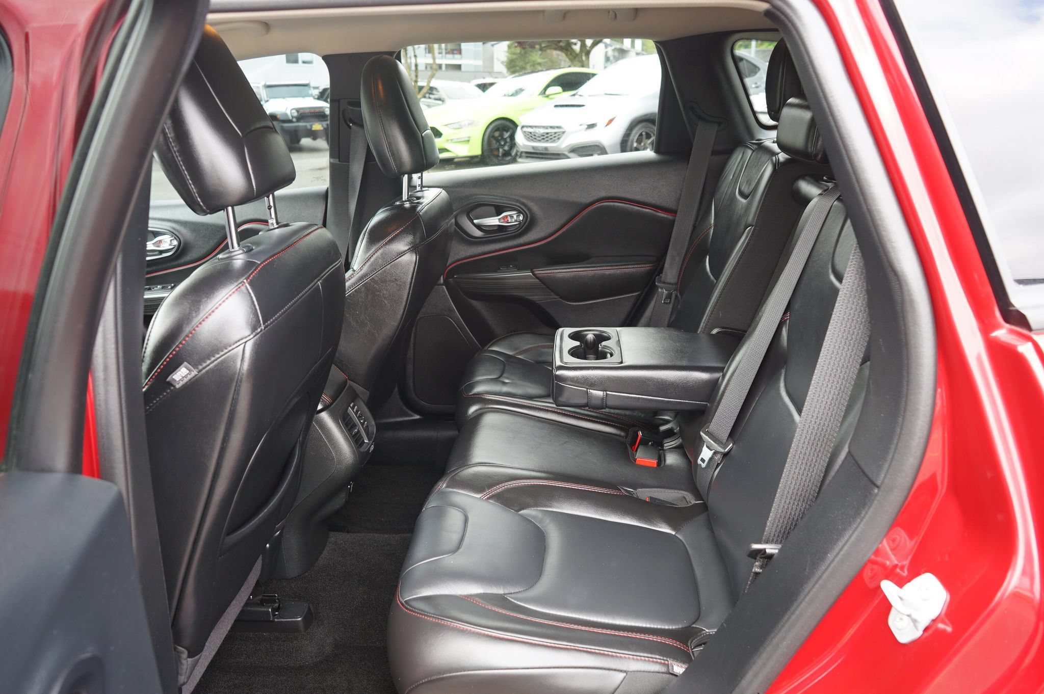 Used 2015 Jeep Cherokee Trailhawk w/ Ventilated/Heated Seat Group AWD/4WD image 13