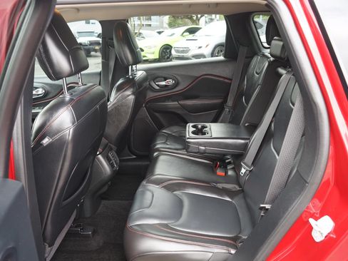 Used 2015 Jeep Cherokee Trailhawk w/ Ventilated/Heated Seat Group AWD/4WD image 13