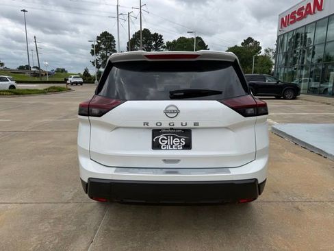 New 2026 Nissan Rogue SV FWD image 4