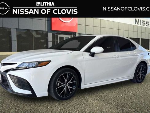 Used 2024 Toyota Camry SE FWD image 1