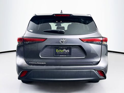Used 2023 Toyota Highlander LE FWD image 7