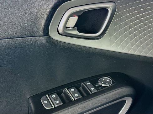 Used 2025 Kia Soul LX w/ LX Technology Package image 17