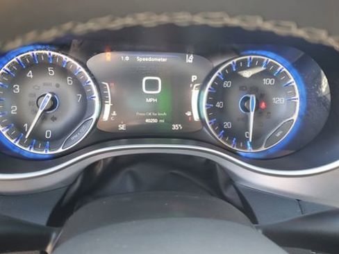 Used 2023 Chrysler Pacifica Touring-L w/ S Appearance Package image 12