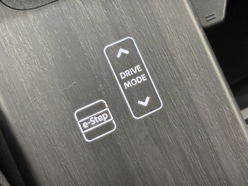 Used 2025 Nissan Ariya AWD image 18