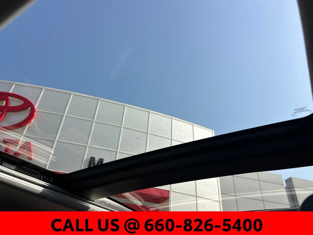 Used 2021 Toyota Camry XSE FWD image 13