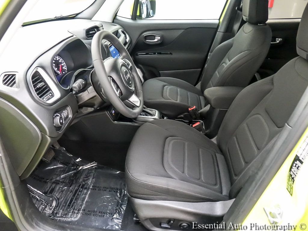 Used 2018 Jeep Renegade Latitude w/ Popular Equipment Group AWD/4WD image 9