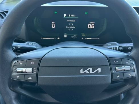 Used 2025 Kia K4 FWD image 21