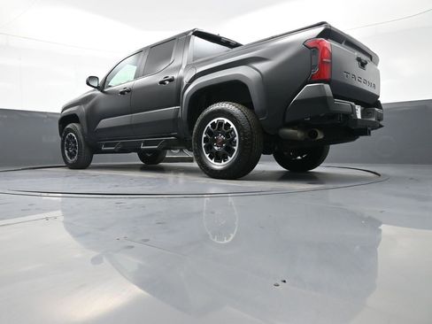 Certified 2025 Toyota Tacoma TRD Off-Road image 32