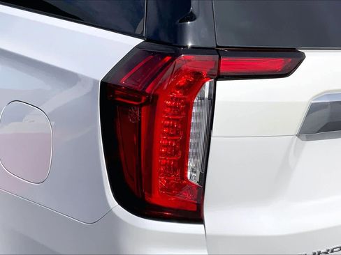 Used 2024 GMC Yukon XL Denali w/ Advanced Technology Package image 29