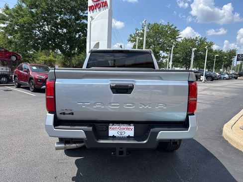 New 2025 Toyota Tacoma TRD Sport image 4