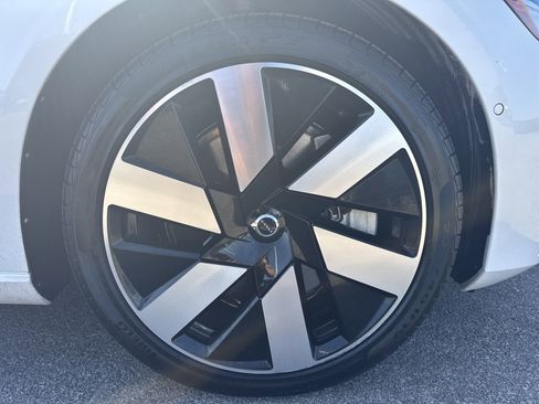 Used 2024 Volvo S60 T8 Plus w/ Climate Package image 32