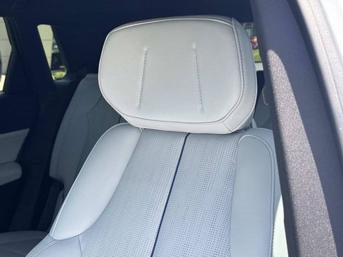 Used 2024 Cadillac Lyriq Luxury RWD image 14