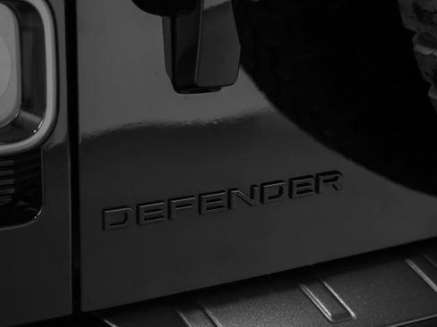 Certified 2025 Land Rover Defender 110 image 19