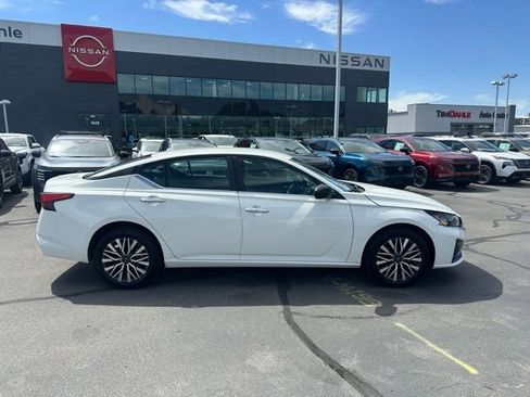 Used 2025 Nissan Altima 2.5 SV AWD/4WD image 13